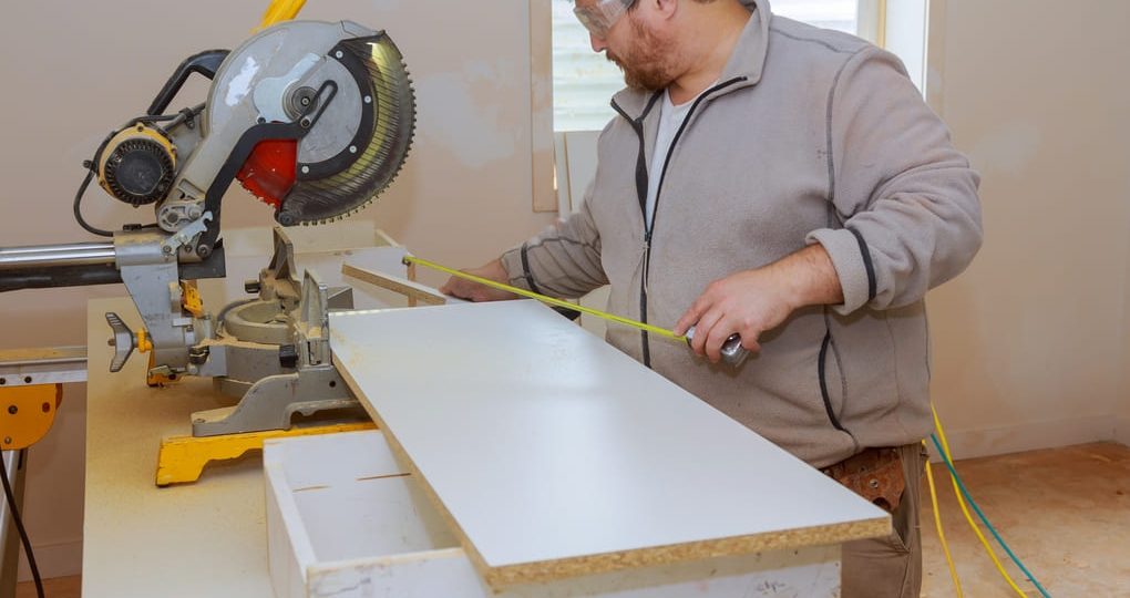 Lámina MDF vs. melamina: ¿qué material conviene para tus muebles?
