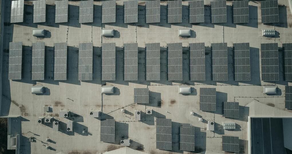 Instalación de paneles solares en Panamá con soporte técnico